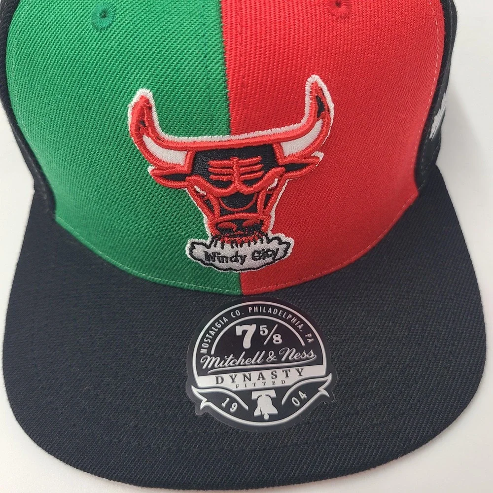 Chicago Bulls Hat Fitted 7 5/8 Mitchell & Ness Black Red Green NBA Pinwheel Men